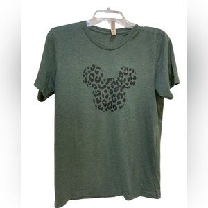 Women’s Cheetah Mouse Print Short Sleeve T-shirt size Medium Green Top